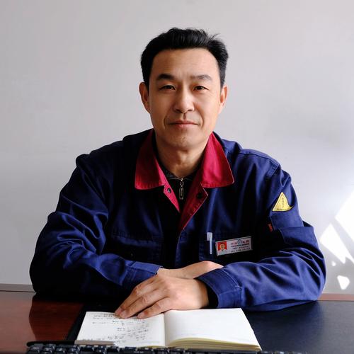 自1991年从事于财务管理和营销管理工作,2005年筹建寿光万奥化工并